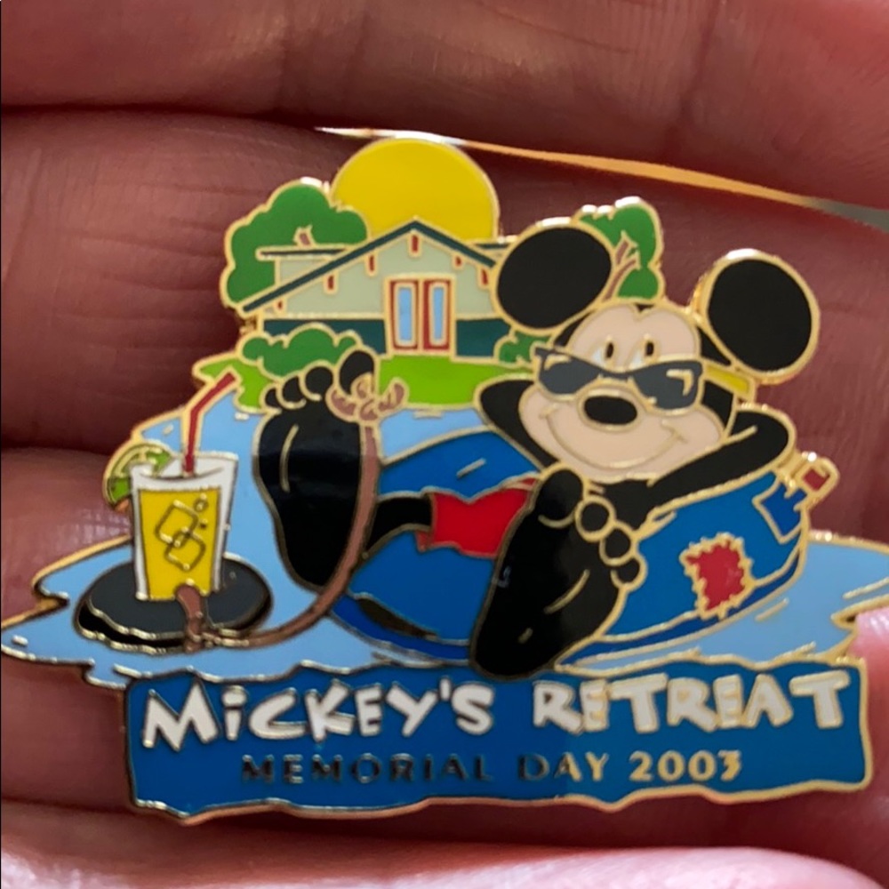 Disney Mickey retreat 2003 pin cast exclusive LE‼️